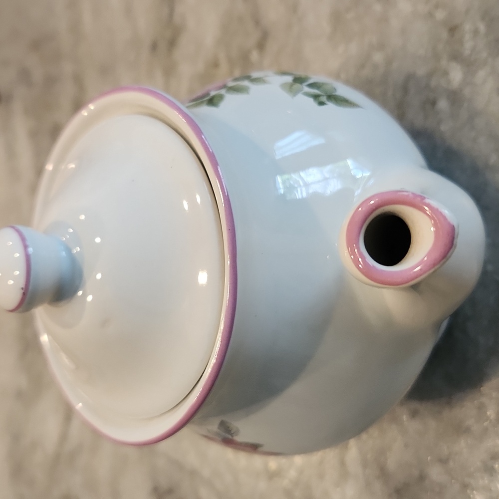 Vintage Sadler Small Three Cup Floral Rose Pattern Teapot with Pink - Picture 5 of 9